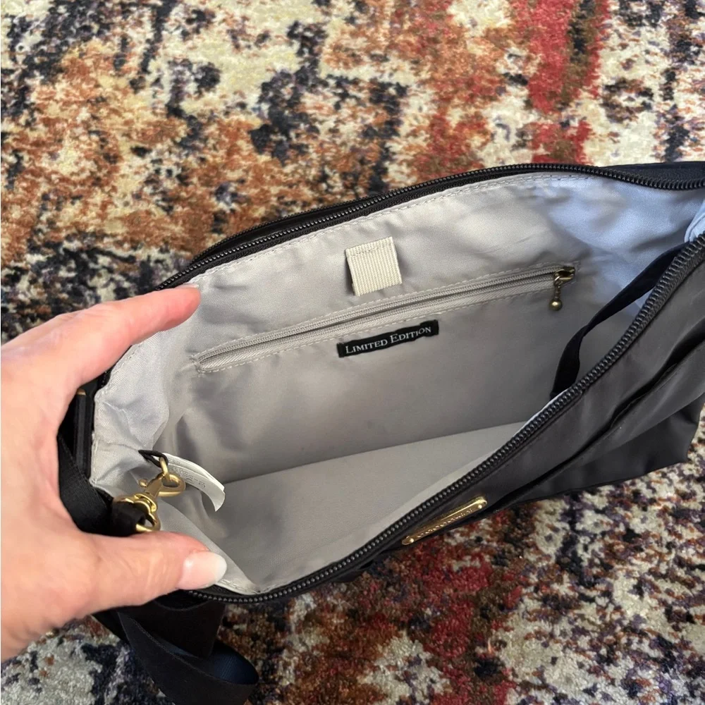 Baggallini Janet Crossbody RFID Bag - Picture 8 of 8